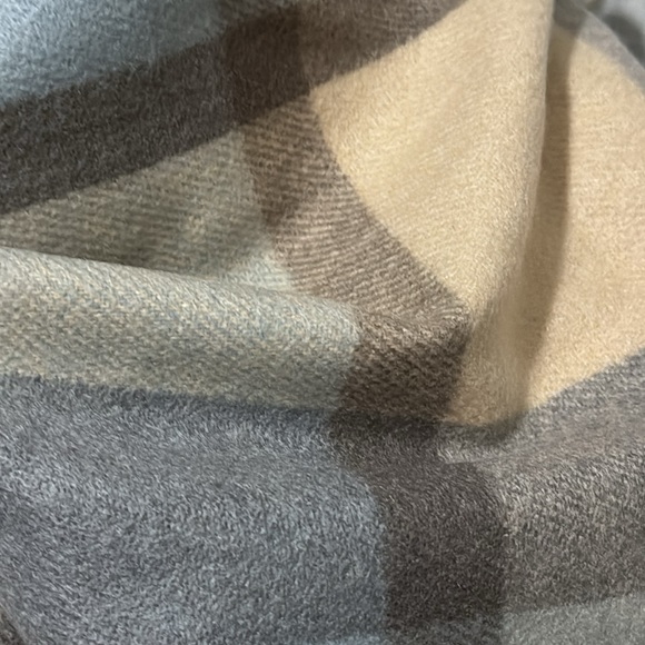 EUC Pretty Persuasions Scarf-Large 27x70-Blue/Beige/Brown Plaid-Soft Poly Blend - Picture 4 of 15